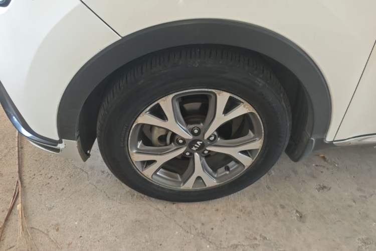 Used Kia KX3 2015 1.6L Automatic Two-Wheel Drive DLX Left Front Wheel Hub