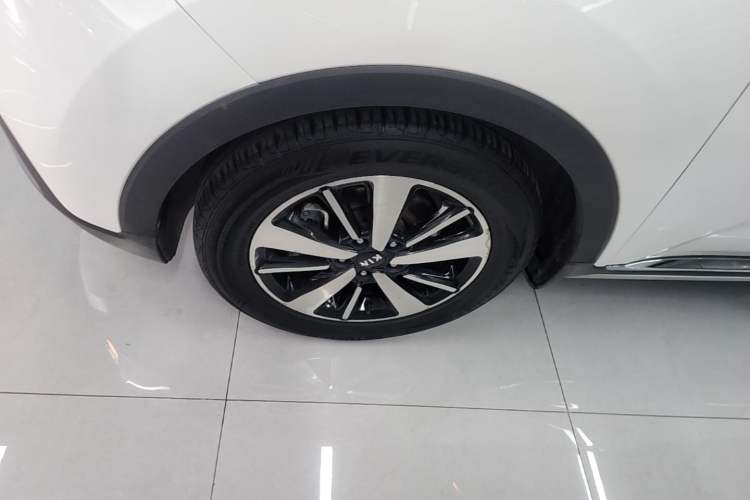 Used Kia KX3 2015 1.6T Automatic Two-Wheel Drive DLX Left Front Wheel Hub