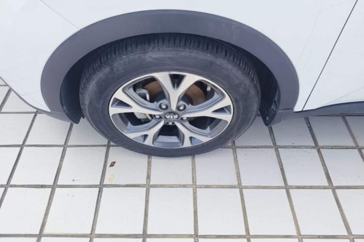 Used Kia KX3 2015 1.6L Automatic Two-Wheel Drive DLX Left Front Wheel Hub