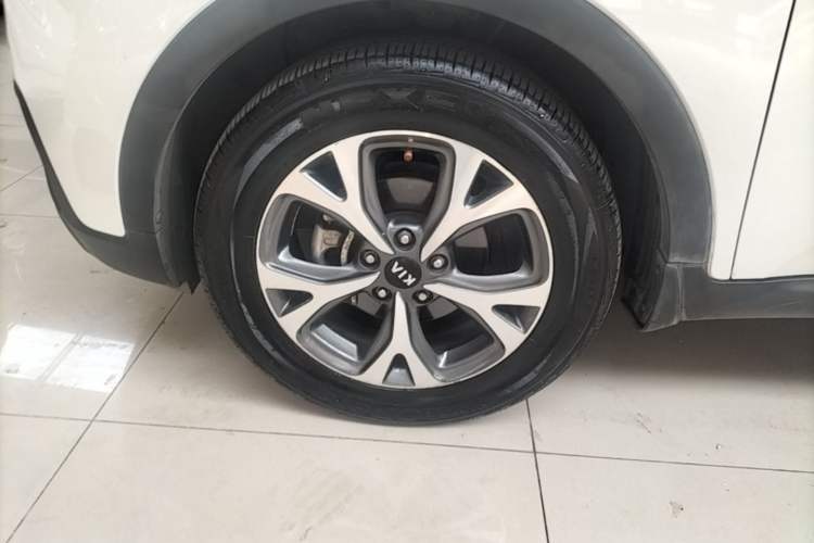 Used Kia KX3 2015 1.6L Automatic Two-Wheel Drive DLX Left Front Wheel Hub