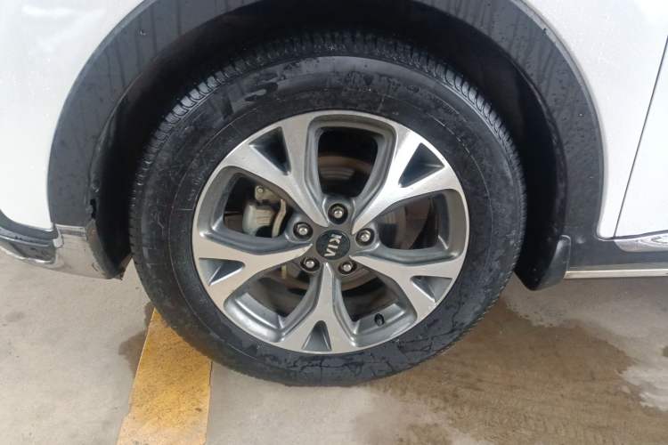 Used Kia KX3 2015 1.6L Automatic Two-Wheel Drive DLX Left Front Wheel Hub