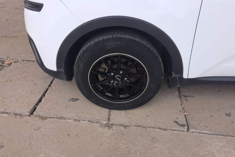 Used Kia KX3 2015 1.6L Manual Two-Wheel-Drive GLS Left Front Wheel Hub