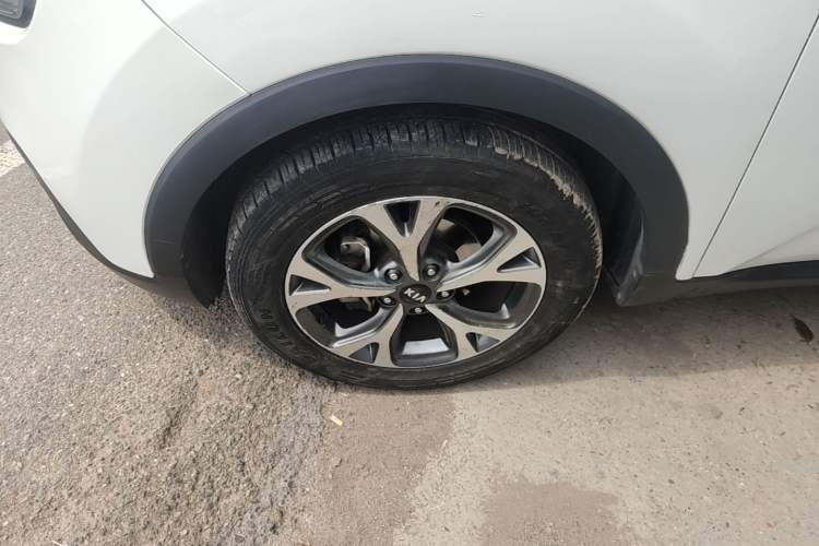 Used Kia KX3 2015 1.6L Automatic Two-Wheel Drive DLX Left Front Wheel Hub