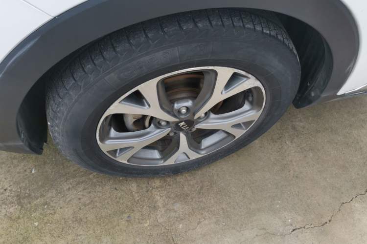 Used Kia KX3 2015 1.6L Automatic Two-Wheel Drive DLX Left Front Wheel Hub