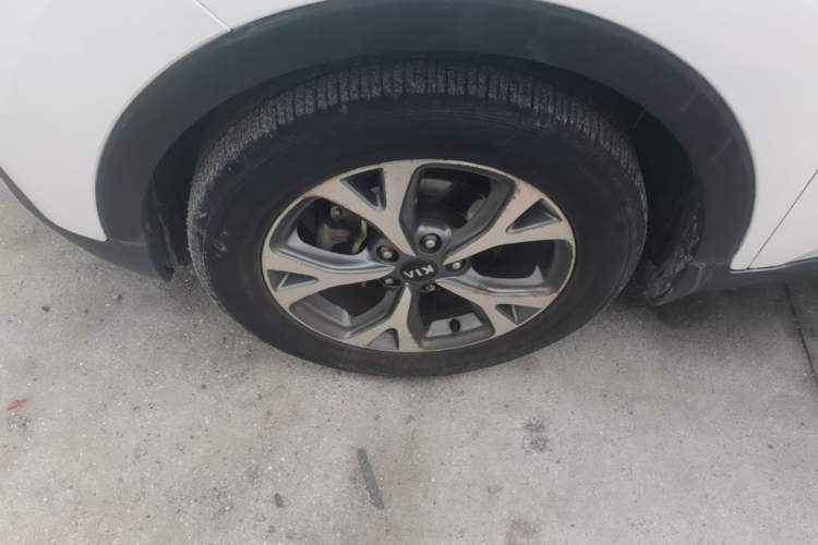 Used Kia KX3 2015 1.6L Automatic Two-Wheel Drive DLX Left Front Wheel Hub