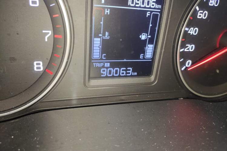 Used Kia KX3 2015 1.6L Automatic Two-Wheel Drive DLX Odometer Close Up