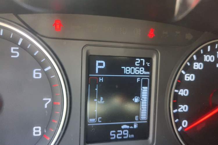 Used Kia KX3 2015 1.6L Automatic Two-Wheel Drive DLX Odometer Close Up