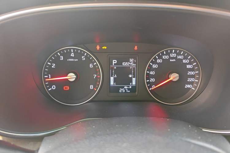 Used Kia KX3 2015 1.6L Automatic Two-Wheel Drive DLX Odometer Close Up