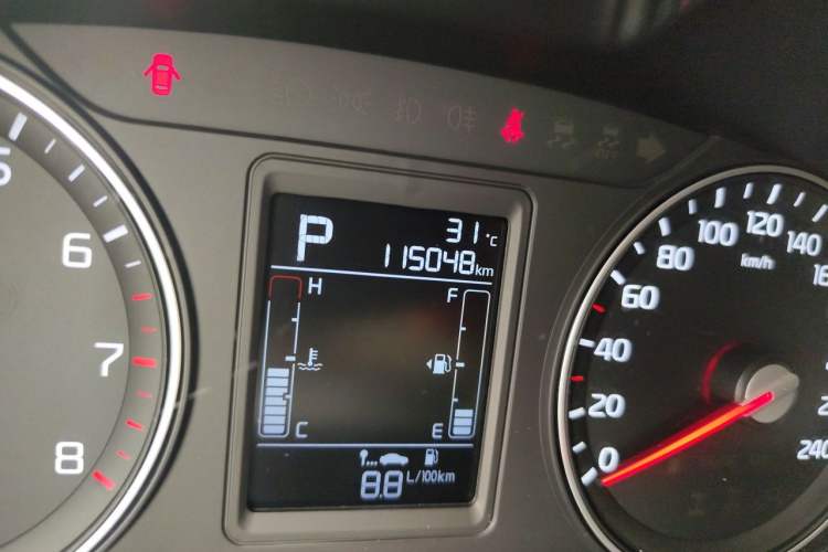 Used Kia KX3 2015 1.6L Automatic Two-Wheel Drive DLX Odometer Close Up