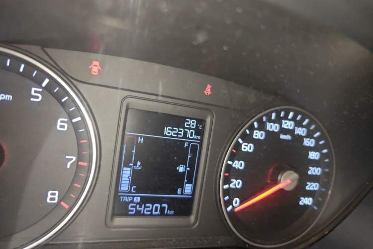 Used Kia KX3 2015 1.6L Manual Two-Wheel-Drive GLS Odometer Close Up
