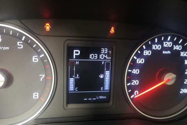 Used Kia KX3 2015 1.6L Automatic Two-Wheel Drive DLX Odometer Close Up