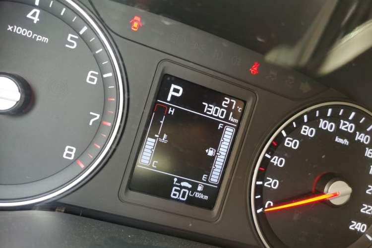 Used Kia KX3 2015 1.6L Automatic Two-Wheel Drive DLX Odometer Close Up