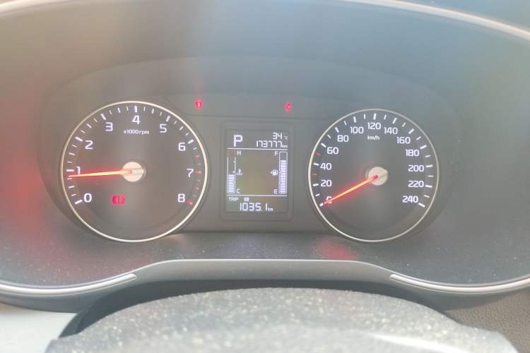 Used Kia KX3 2015 1.6L Automatic Two-Wheel Drive GLS Odometer Close Up