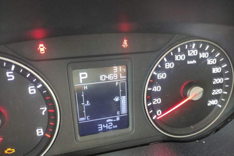 Used Kia KX3 2015 1.6L Automatic Two-Wheel Drive DLX Odometer Close Up