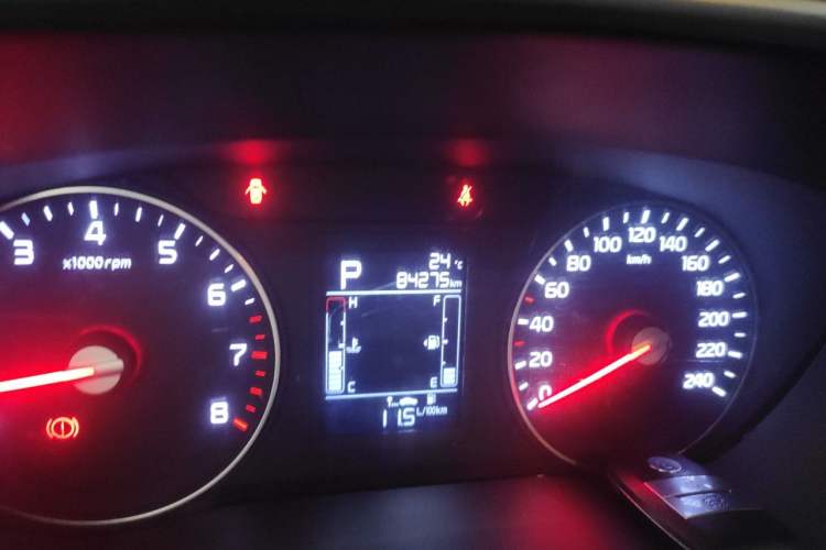 Used Kia KX3 2015 1.6L Automatic Two-Wheel Drive DLX Odometer Close Up