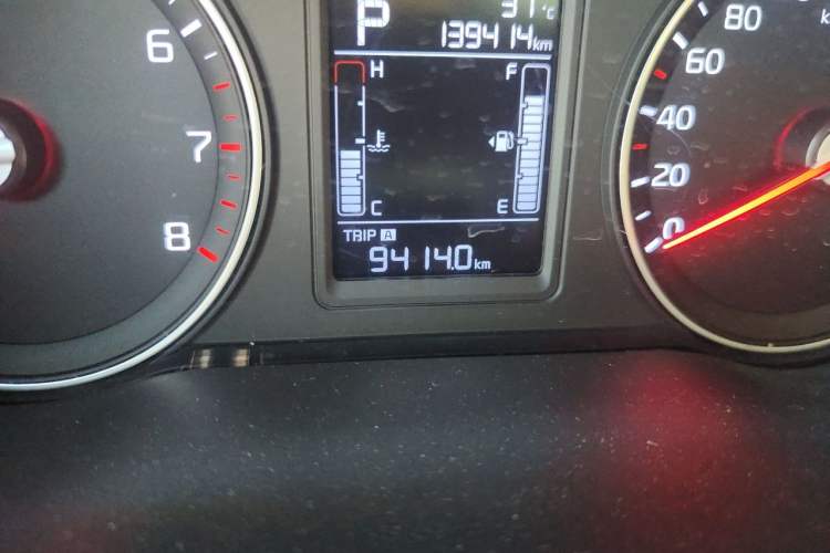 Used Kia KX3 2015 1.6L Automatic Two-Wheel Drive DLX Odometer Close Up