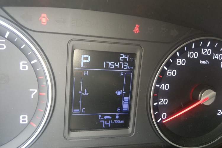 Used Kia KX3 2015 1.6L Automatic Two-Wheel Drive DLX Odometer Close Up