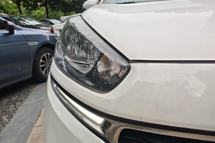 Used Kia KX3 2015 1.6T Automatic Two-Wheel Drive DLX Right Front Headlight