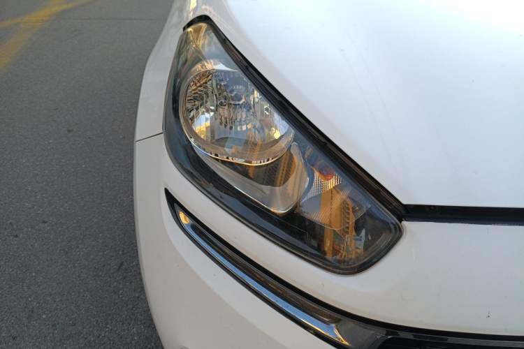Used Kia KX3 2015 1.6T Automatic Two-Wheel Drive DLX Right Front Headlight