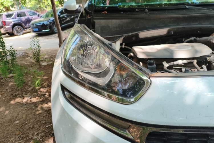 Used Kia KX3 2015 1.6T Automatic Two-Wheel Drive DLX Right Front Headlight