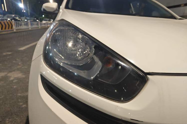 Used Kia KX3 2015 1.6L Manual Two-Wheel-Drive GLS Right Front Headlight