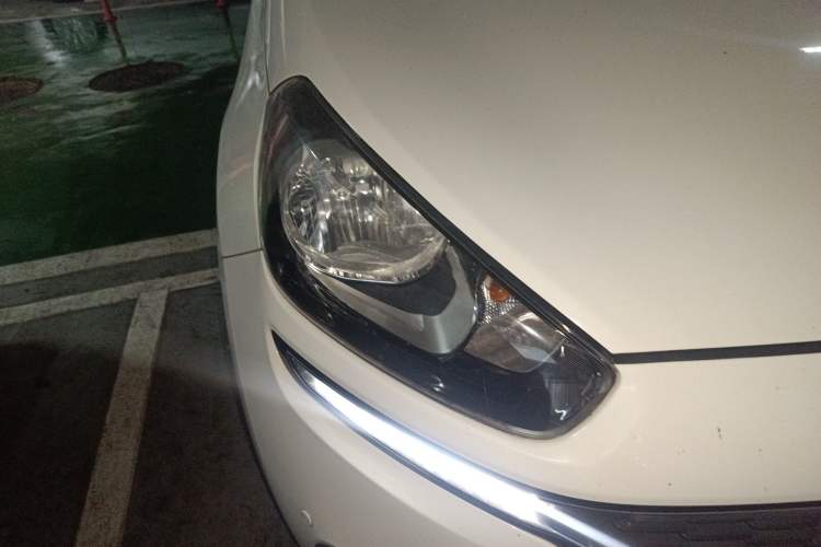 Used Kia KX3 2015 1.6L Automatic Two-Wheel Drive DLX Right Front Headlight