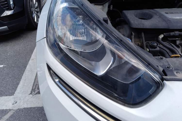Used Kia KX3 2015 1.6T Automatic Two-Wheel Drive DLX Right Front Headlight
