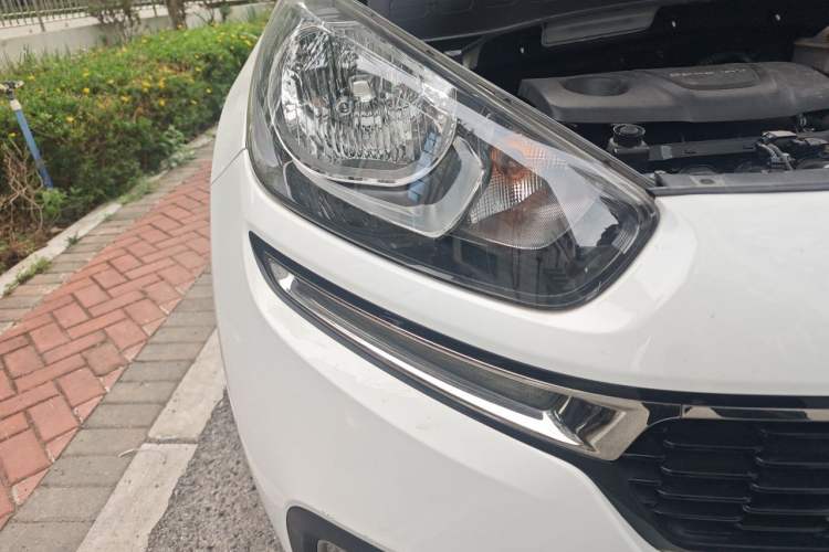 Used Kia KX3 2015 1.6L Automatic Two-Wheel Drive DLX Right Front Headlight