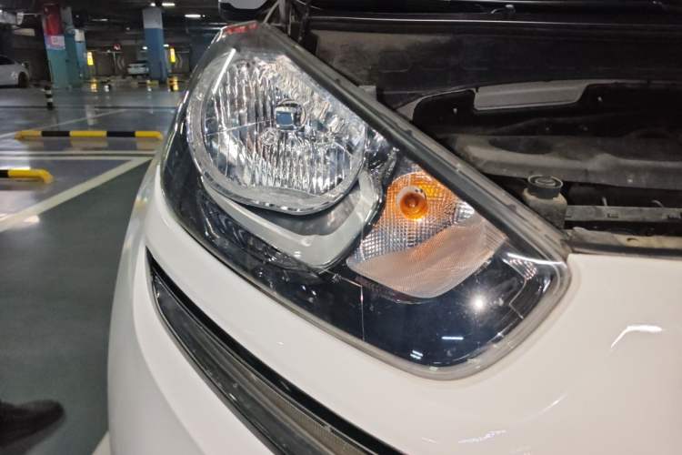 Used Kia KX3 2015 1.6L Automatic Two-Wheel Drive DLX Right Front Headlight