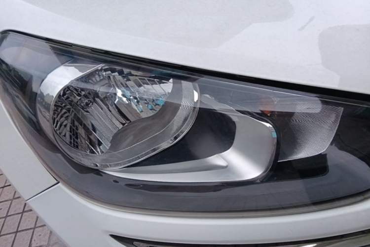 Used Kia KX3 2015 2.0L Automatic Two-Wheel Drive DLX Right Front Headlight