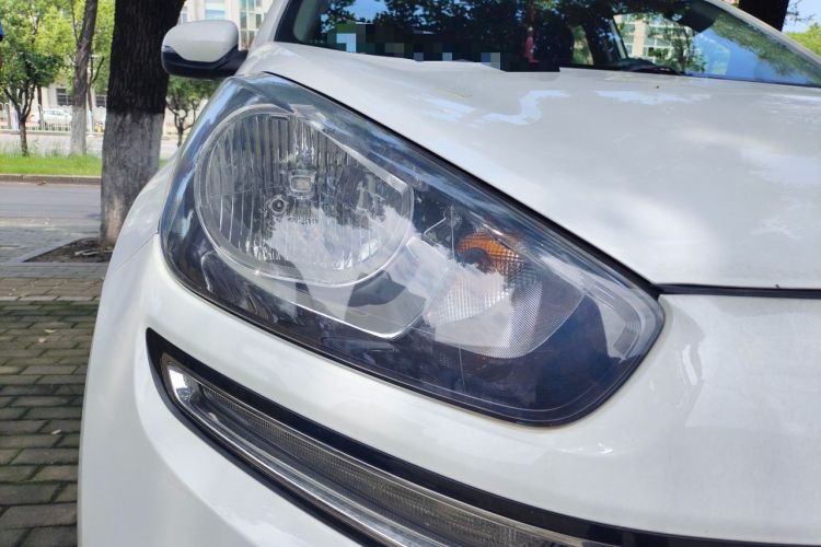 Used Kia KX3 2015 1.6L Automatic Two-Wheel Drive DLX Right Front Headlight