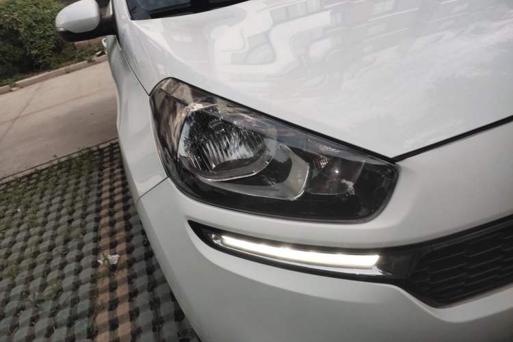 Used Kia KX3 2015 1.6L Automatic Two-Wheel Drive DLX Right Front Headlight