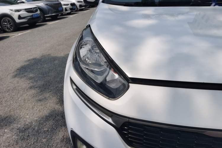Used Kia KX3 2015 1.6L Automatic Two-Wheel Drive DLX Right Front Headlight