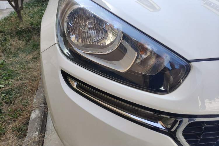Used Kia KX3 2015 1.6T Automatic Two-Wheel Drive DLX Right Front Headlight