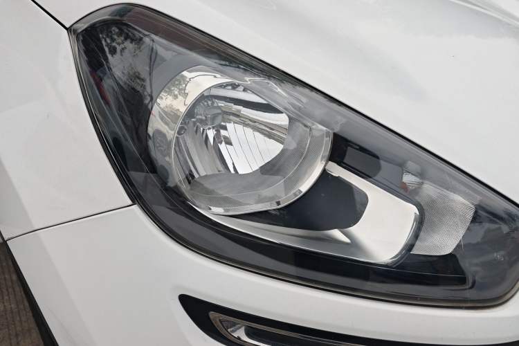 Used Kia KX3 2015 1.6L Automatic Two-Wheel Drive DLX Right Front Headlight