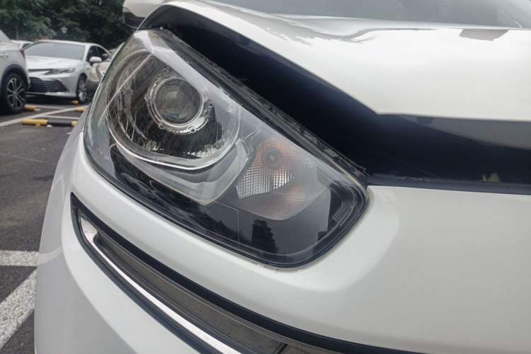 Used Kia KX3 2015 1.6T Automatic Two-Wheel Drive DLX Right Front Headlight