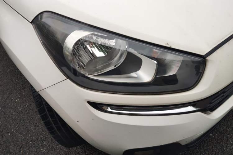 Used Kia KX3 2015 1.6L Automatic Two-Wheel Drive DLX Right Front Headlight