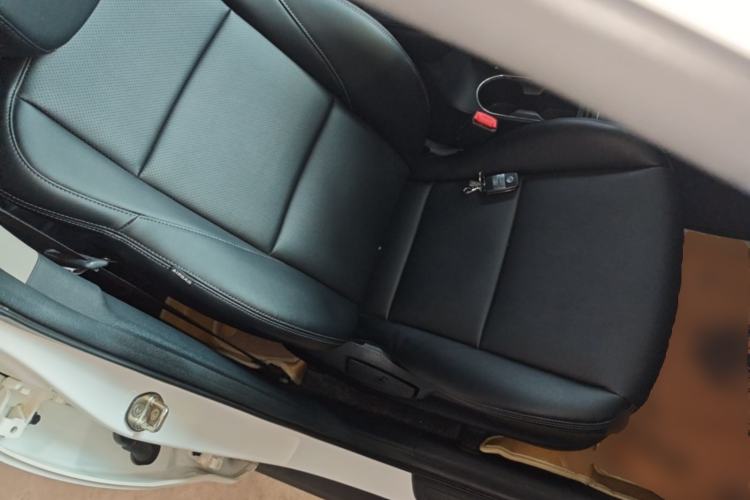 Used Kia KX3 2015 1.6L Automatic Two-Wheel Drive DLX Right Front Seat