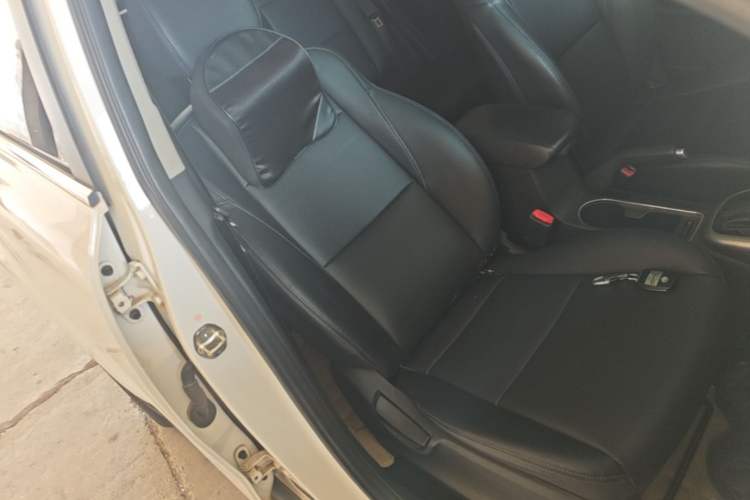 Used Kia KX3 2015 1.6L Automatic Two-Wheel Drive DLX Right Front Seat