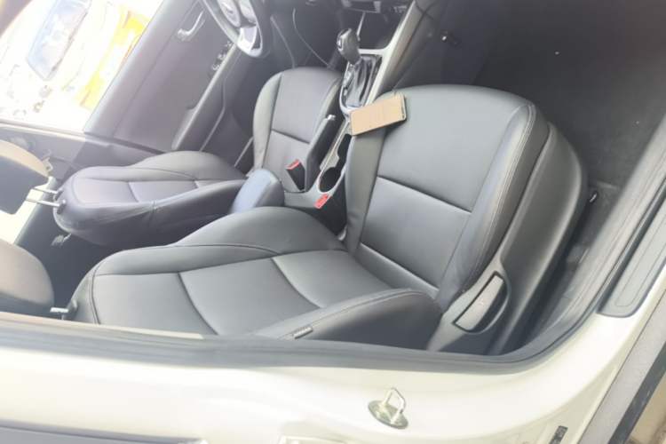Used Kia KX3 2015 1.6L Automatic Two-Wheel Drive DLX Right Front Seat