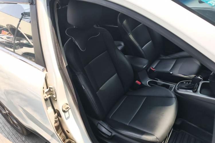 Used Kia KX3 2015 1.6L Automatic Two-Wheel Drive DLX Right Front Seat