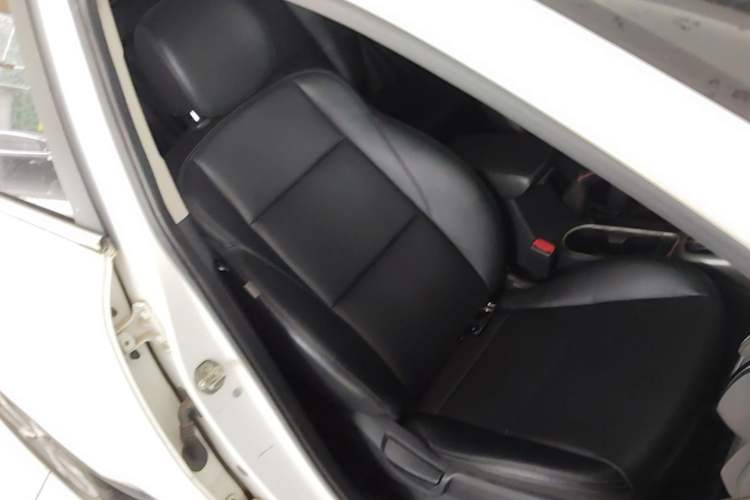 Used Kia KX3 2015 1.6L Automatic Two-Wheel Drive DLX Right Front Seat