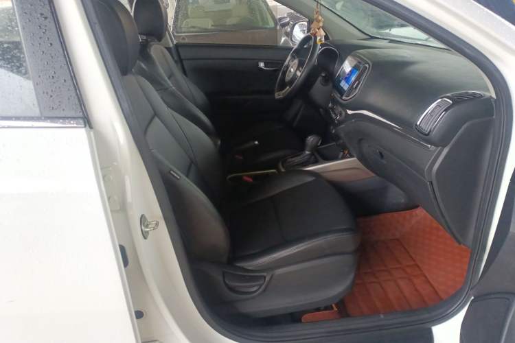 Used Kia KX3 2015 1.6L Automatic Two-Wheel Drive DLX Right Front Seat