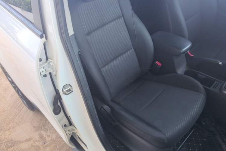 Used Kia KX3 2015 1.6L Manual Two-Wheel-Drive GLS Right Front Seat