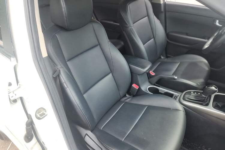Used Kia KX3 2015 1.6L Automatic Two-Wheel Drive DLX Right Front Seat