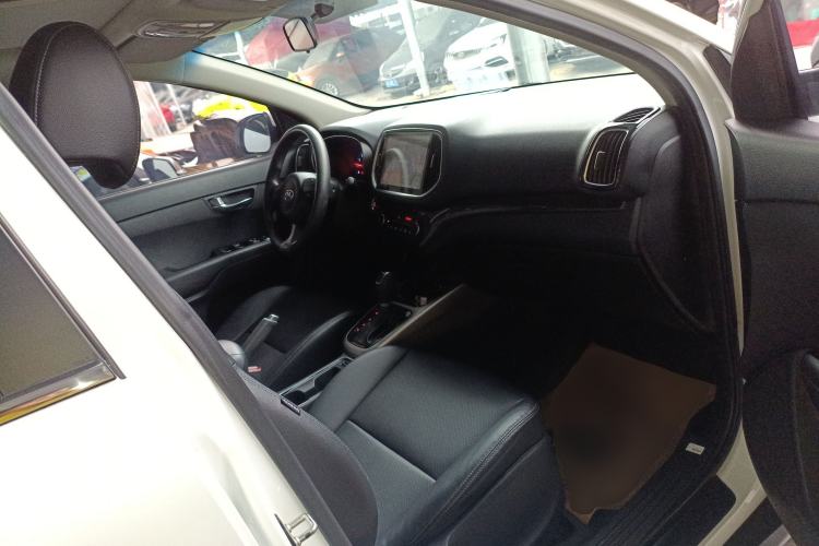 Used Kia KX3 2015 1.6L Automatic Two-Wheel Drive DLX Right Front Seat