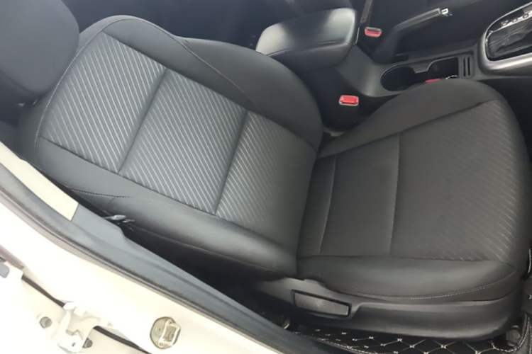 Used Kia KX3 2015 1.6L Automatic Two-Wheel Drive GLS Right Front Seat