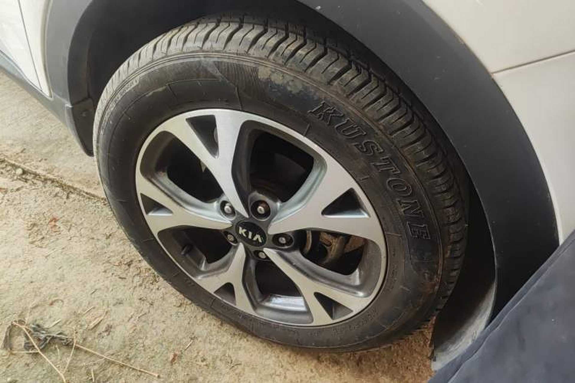 Used Kia KX3 2015 1.6L Automatic Two-Wheel Drive DLX Right Front Wheel Hub