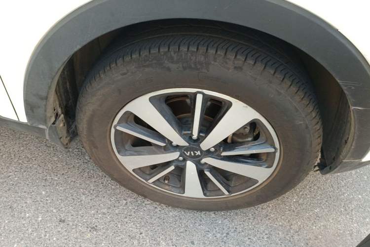 Used Kia KX3 2015 1.6T Automatic Two-Wheel Drive DLX Right Front Wheel Hub