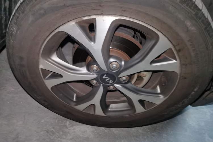 Used Kia KX3 2015 1.6L Automatic Two-Wheel Drive DLX Right Front Wheel Hub